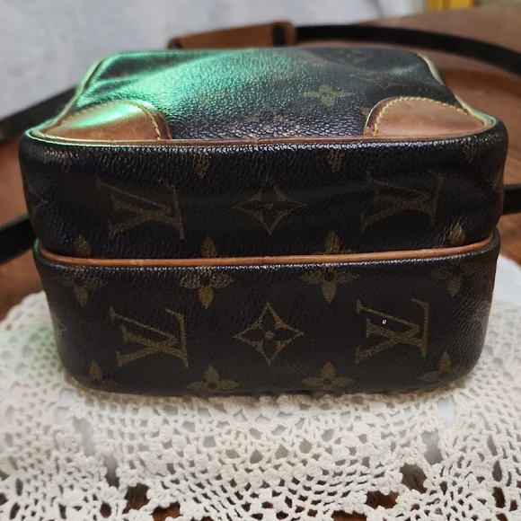 Louis Vuitton Brown Messenger Bag with Monogram Canvas - Picture 2 of 10